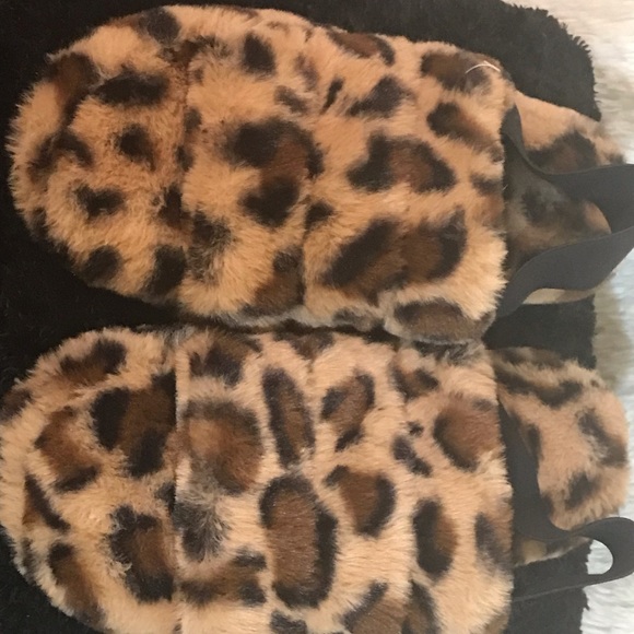 Big Furry Cheetah Slippers - Picture 4 of 6